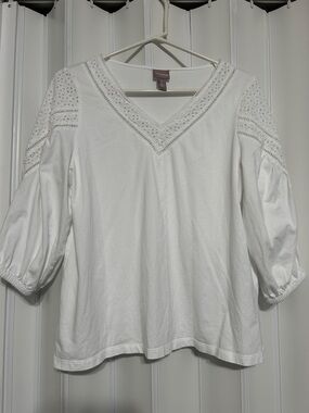 Chico's White Eyelet Lace Slub V-Neck Top, Size 1 (Medium 8/10) Puff Sleeve